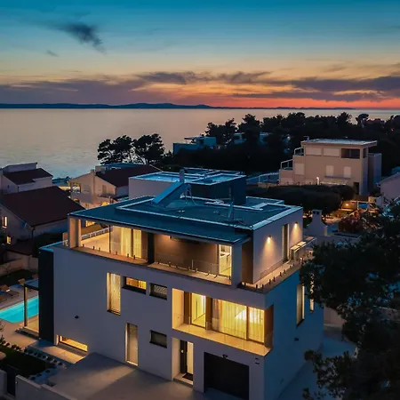 Acacia With Heated Pool Villa *