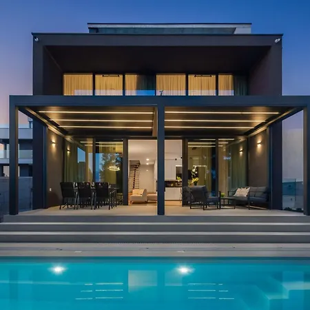 Villa Acacia With Heated Pool Petrcane