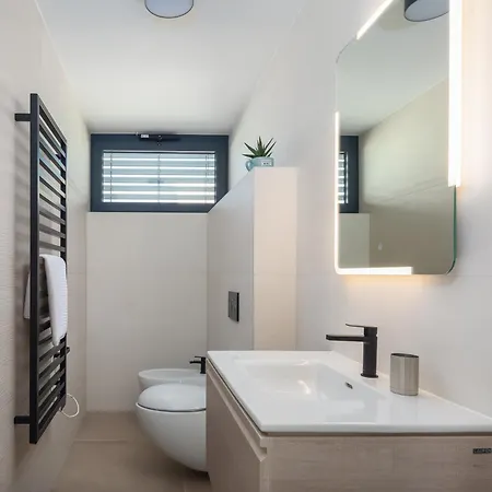 Villa Acacia With Heated Pool