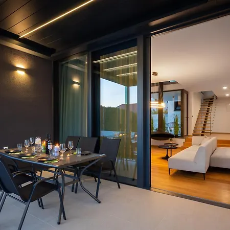 Acacia With Heated Pool Villa *