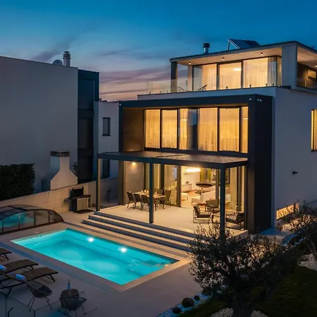 Villa Acacia With Heated Pool *