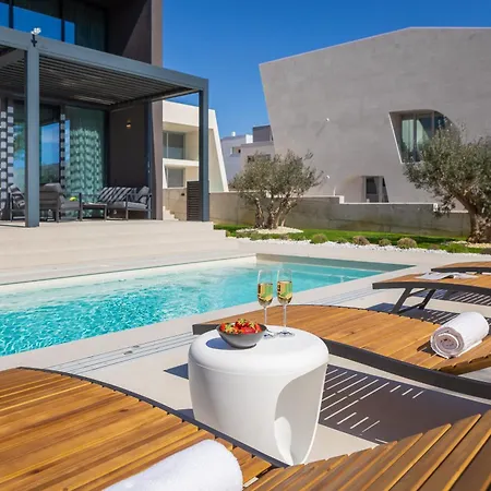 Villa Acacia With Heated Pool Petrcane