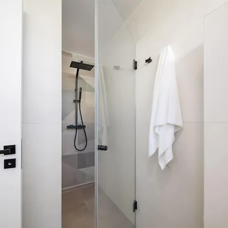 Acacia With Heated Pool