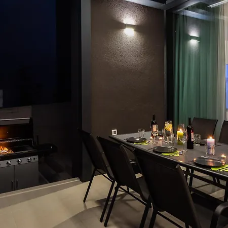 Acacia With Heated Pool Villa