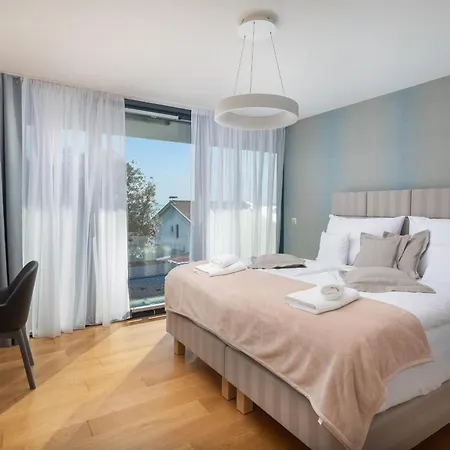 Acacia With Heated Pool Villa *