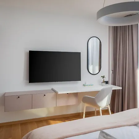 Acacia With Heated Pool