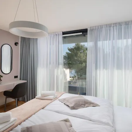 Acacia With Heated Pool Villa *