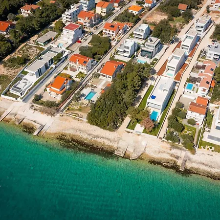 Villa Acacia With Heated Pool *