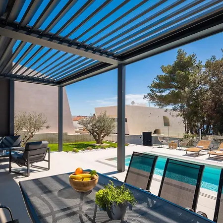 Villa Acacia With Heated Pool Petrcane