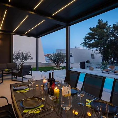 Acacia With Heated Pool * Petrcane