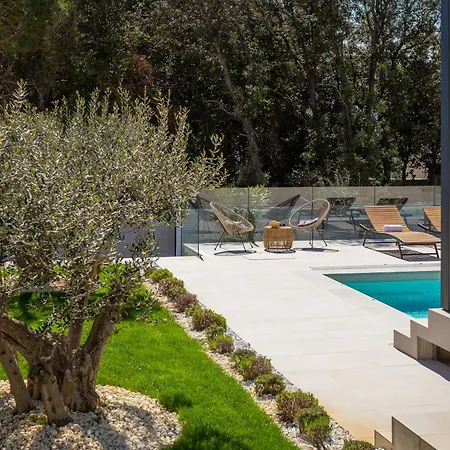 Acacia With Heated Pool Villa