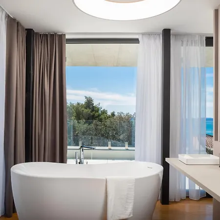 Acacia With Heated Pool *