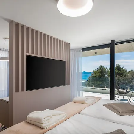 Villa Acacia With Heated Pool