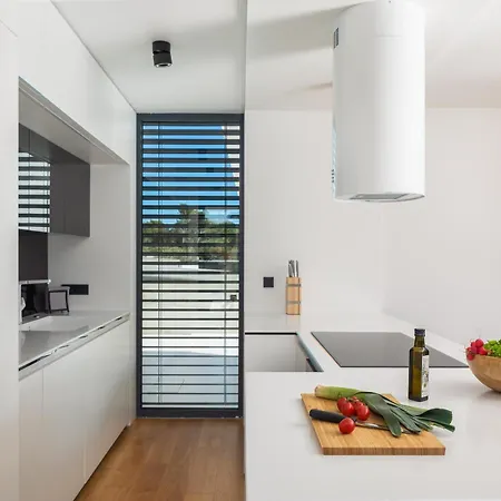 Acacia With Heated Pool