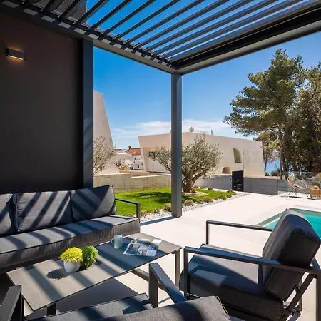 Acacia With Heated Pool *