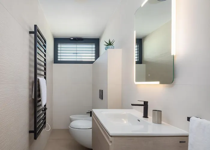 Villa Acacia With Heated Pool