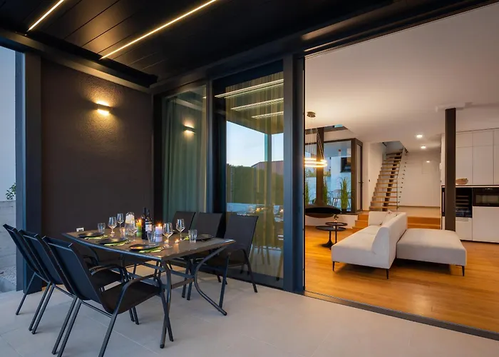 Acacia With Heated Pool Villa *