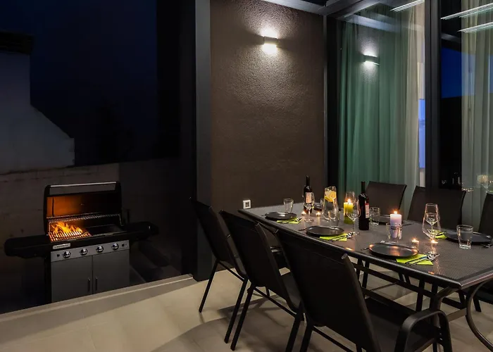 Acacia With Heated Pool Villa