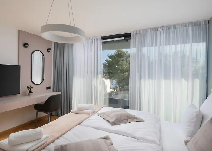 Acacia With Heated Pool Villa *