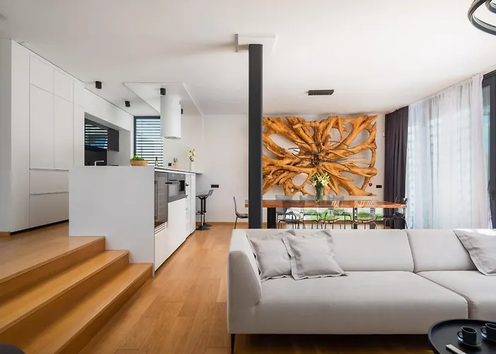 Villa Acacia With Heated Pool