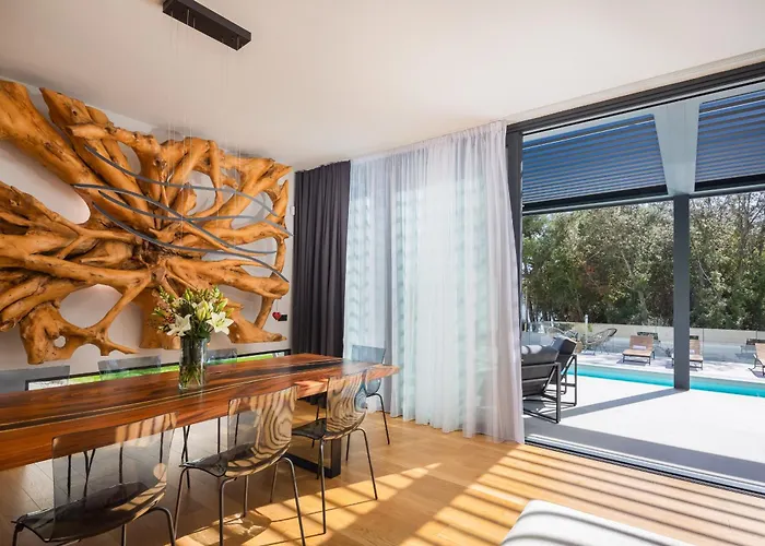 Acacia With Heated Pool Villa
