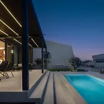 Acacia With Heated Pool Petrcane
