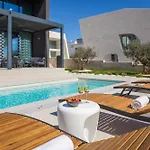 Βίλα Acacia With Heated Pool Petrcane