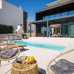 Acacia With Heated Pool Petrcane