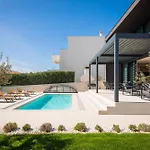 Βίλα Acacia With Heated Pool