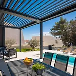 Βίλα Acacia With Heated Pool Petrcane