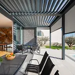 Acacia With Heated Pool