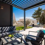 Acacia With Heated Pool *