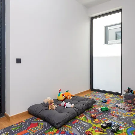 Acacia With Heated Pool *