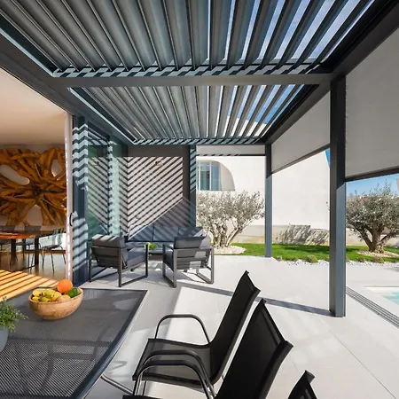 Acacia With Heated Pool