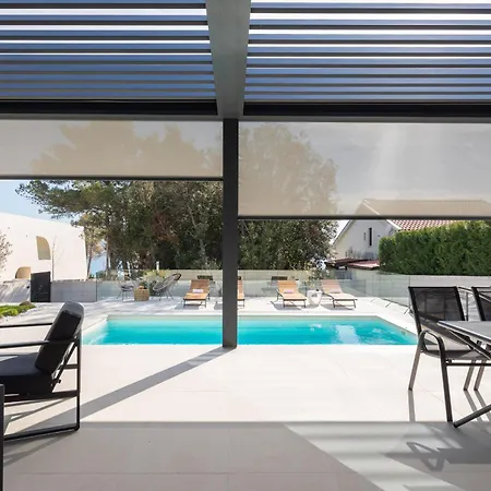 Acacia With Heated Pool 佩特坎内