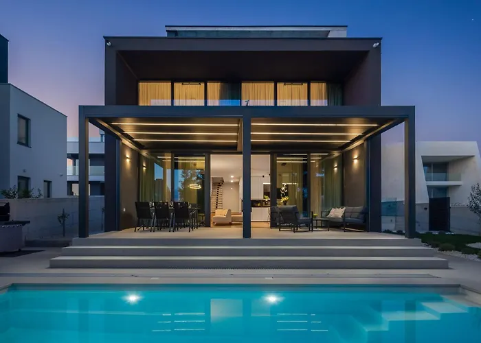 Вилла Acacia With Heated Pool Петрчане