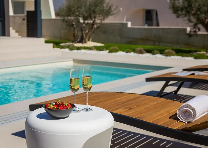 Acacia With Heated Pool Вилла