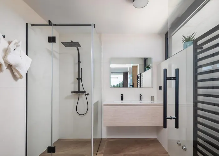 Acacia With Heated Pool Вилла Петрчане