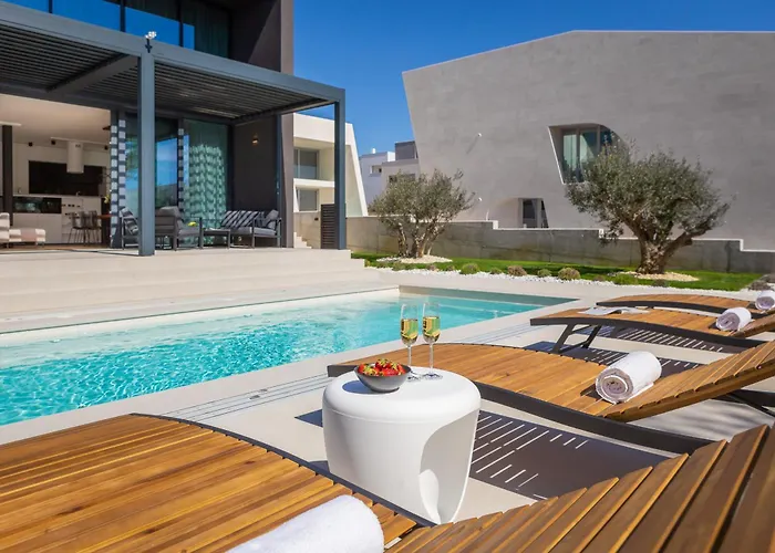 Вилла Acacia With Heated Pool Петрчане