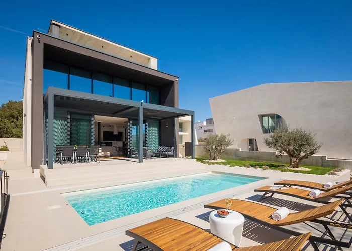 Acacia With Heated Pool *