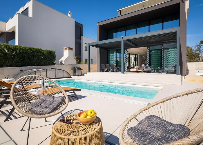 Acacia With Heated Pool Петрчане