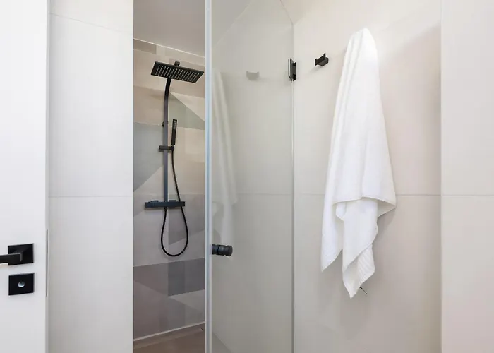 Acacia With Heated Pool