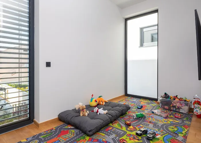 Acacia With Heated Pool *