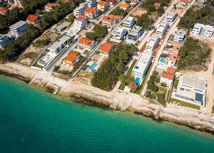 Вилла Acacia With Heated Pool *