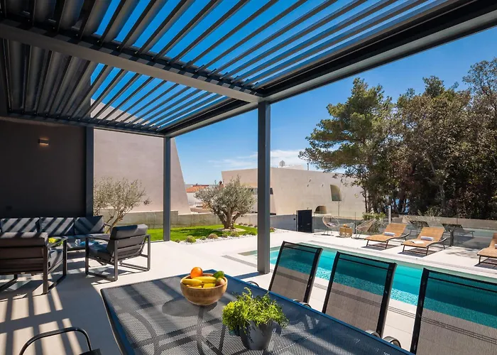 Вилла Acacia With Heated Pool Петрчане