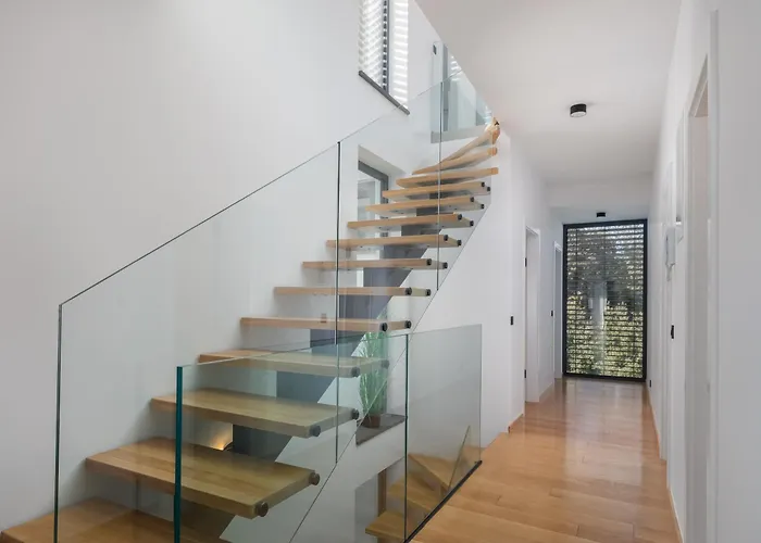 Acacia With Heated Pool