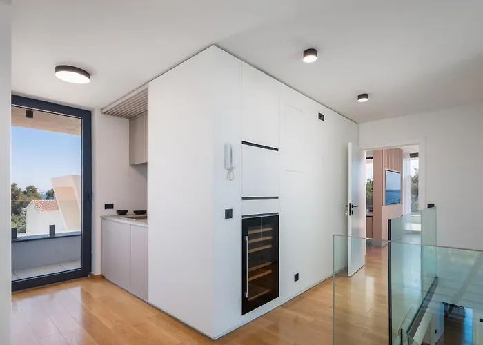 Вилла Acacia With Heated Pool