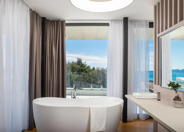 Acacia With Heated Pool *