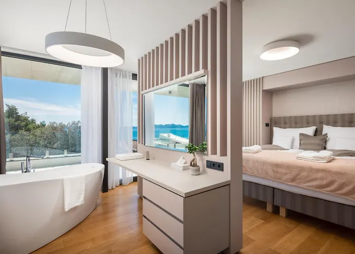 Acacia With Heated Pool