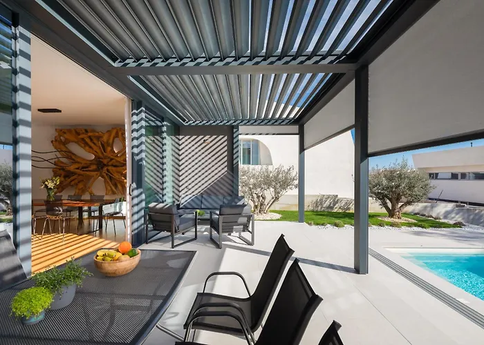 Acacia With Heated Pool